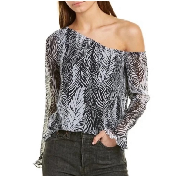 Club Monaco One-Shoulder Blouse Flare Cuffs
Palm printed size XS - Picture 2 of 16